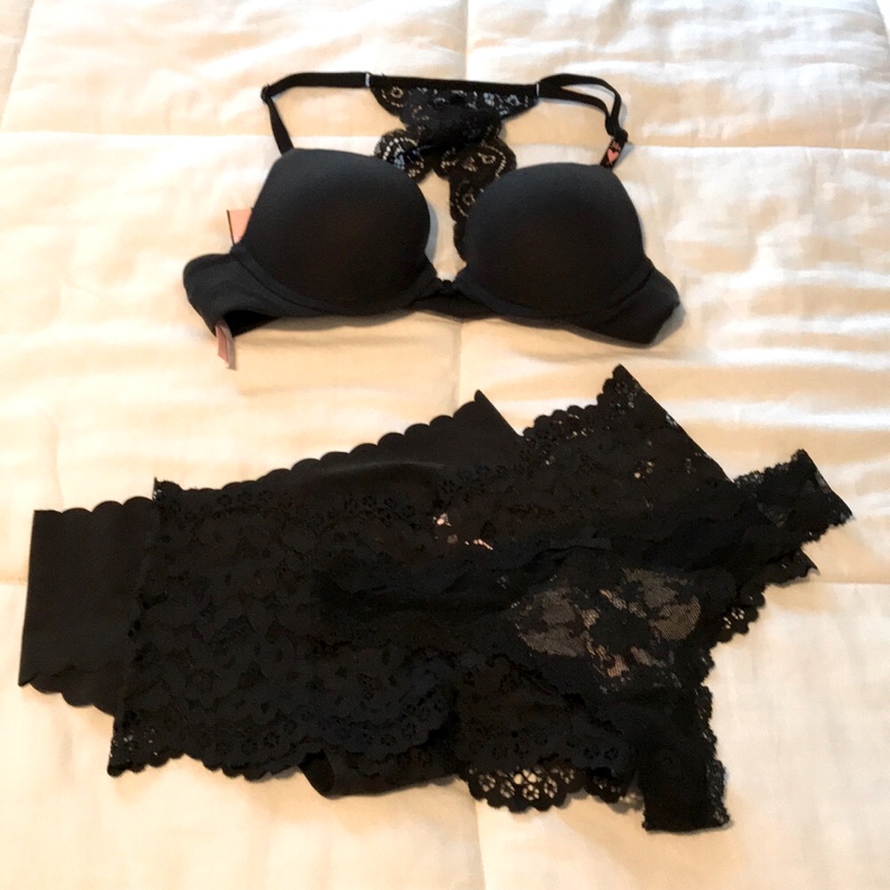 Victoria Secret Bra w/3 panties 34A / Size S